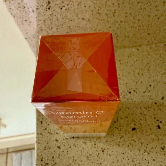 LeVaye Vitamin C Serum Anti-Aging Face Serum 15% Vitamin C - Picture 3 of 7